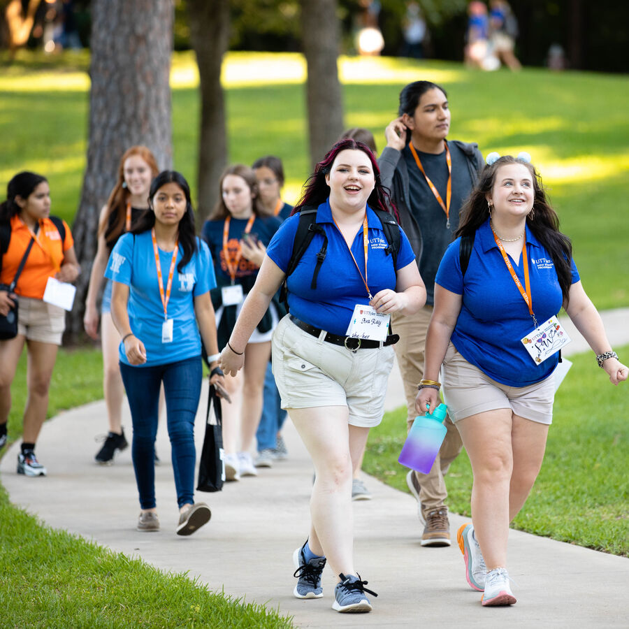 A group of first-year students walks around the UT Tyler campus during orientation