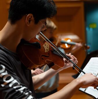 student playing the violin
