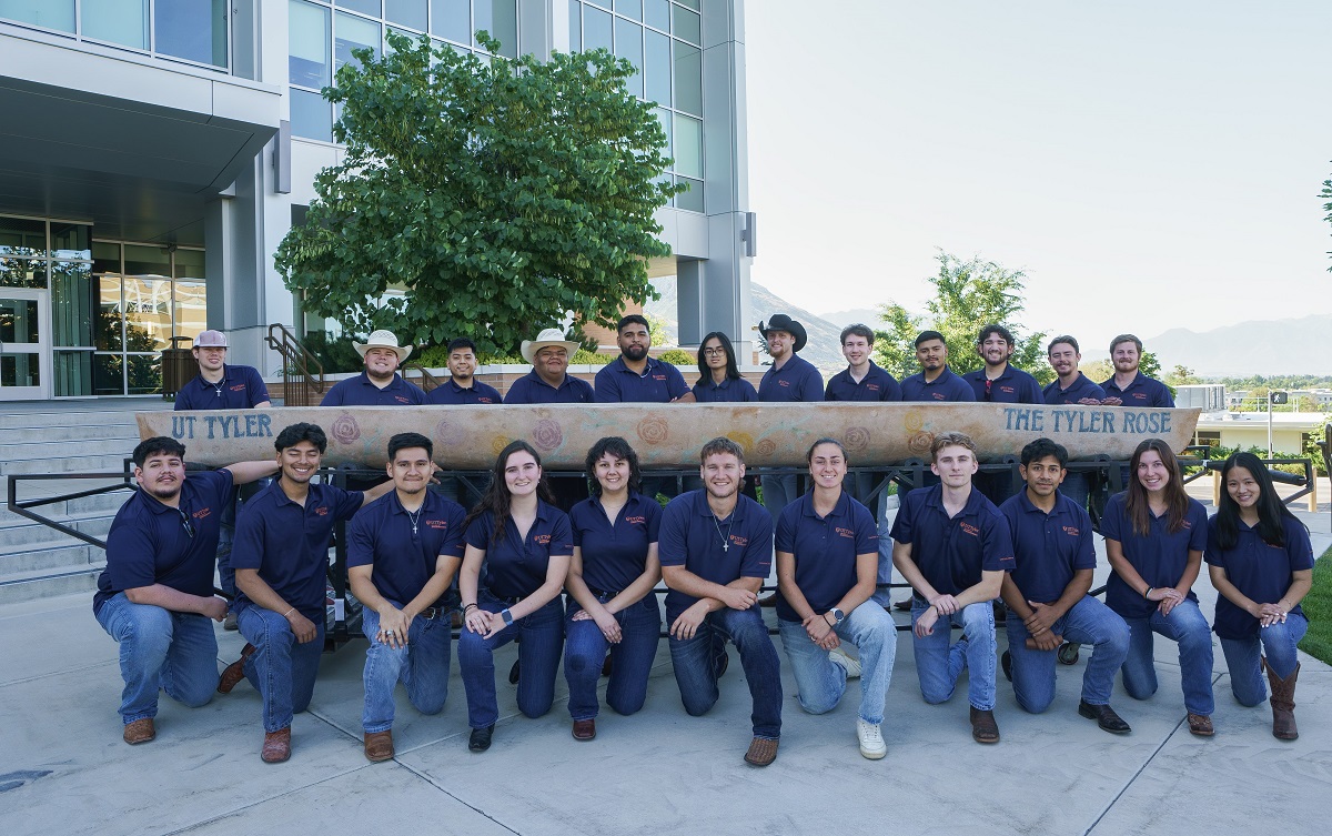 UT Tyler 2024 Concrete Canoe Team at Nationals in Utah