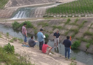 2) In a field visit, UT Tyler students are taking measurements in an open channel to estimate the flow rate (Hydrology and Hydraulics course).