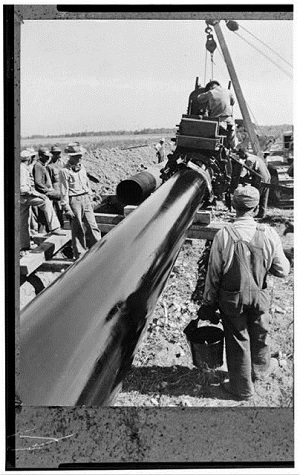 Pipeline being laid between southwest Texas and the Atlantic coast in 1944
