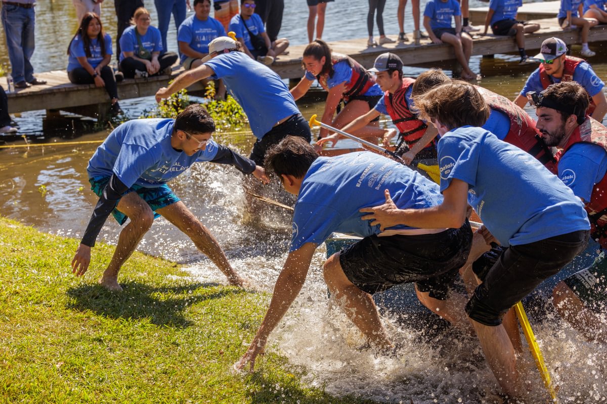 canoes approaching the finish line