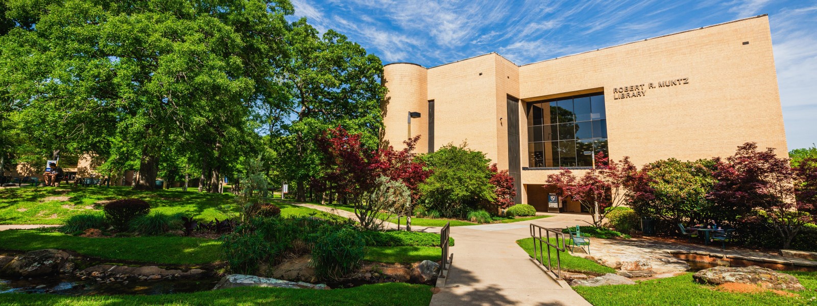 Rober R. Muntz Library Exterior