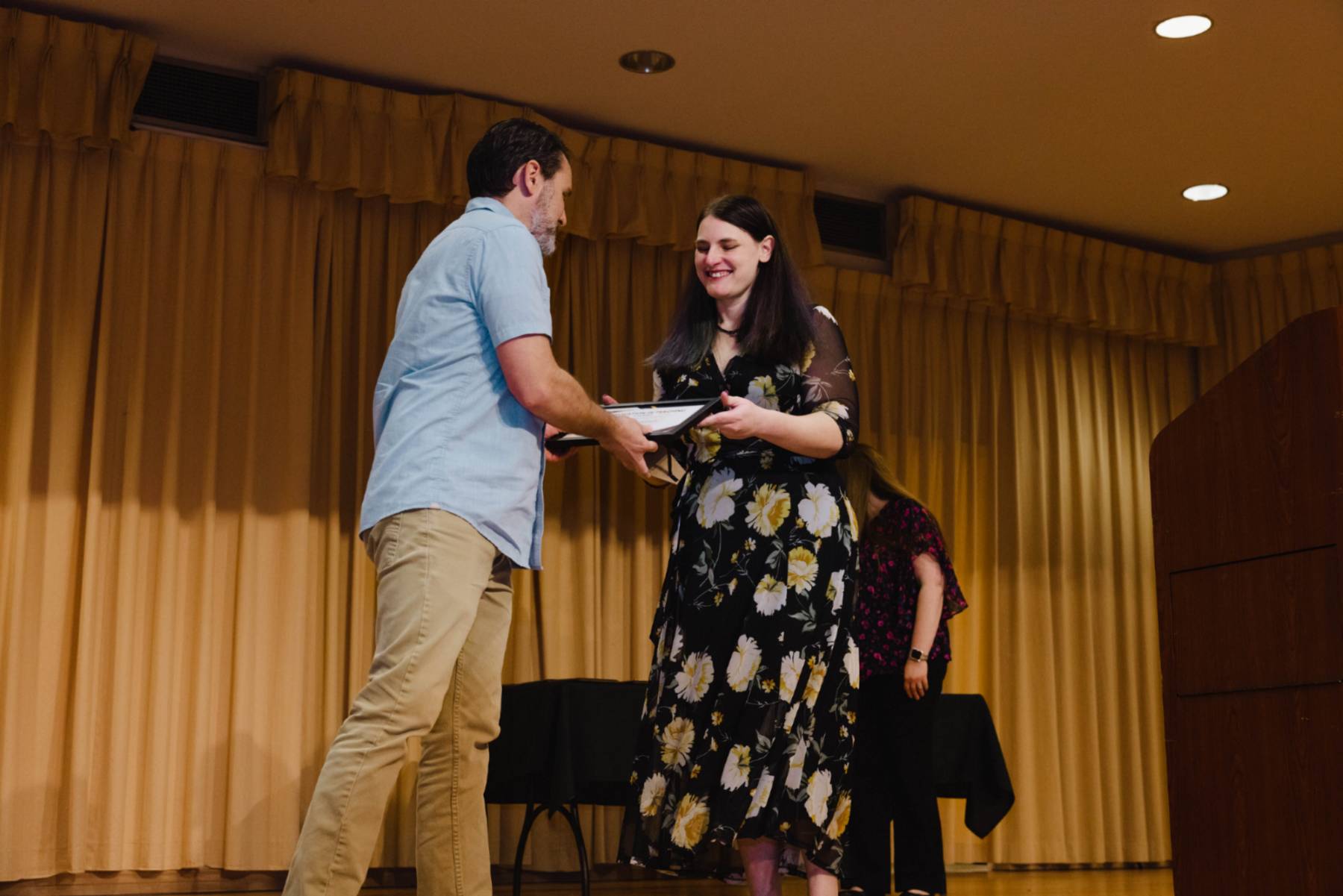 Dr. Danielle Bailey presents the 2023 Innovation in Teaching Award