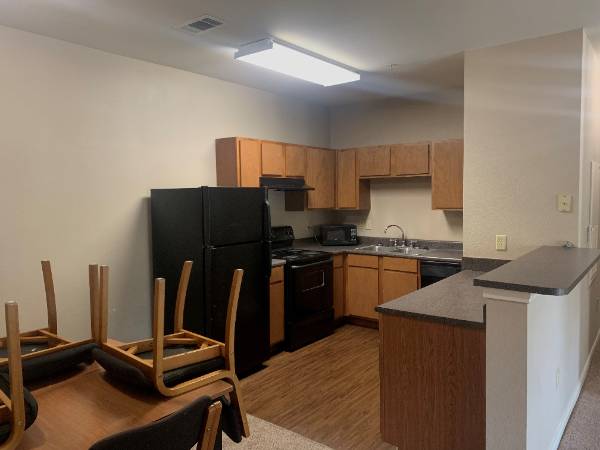 Kitchen with kitchen table